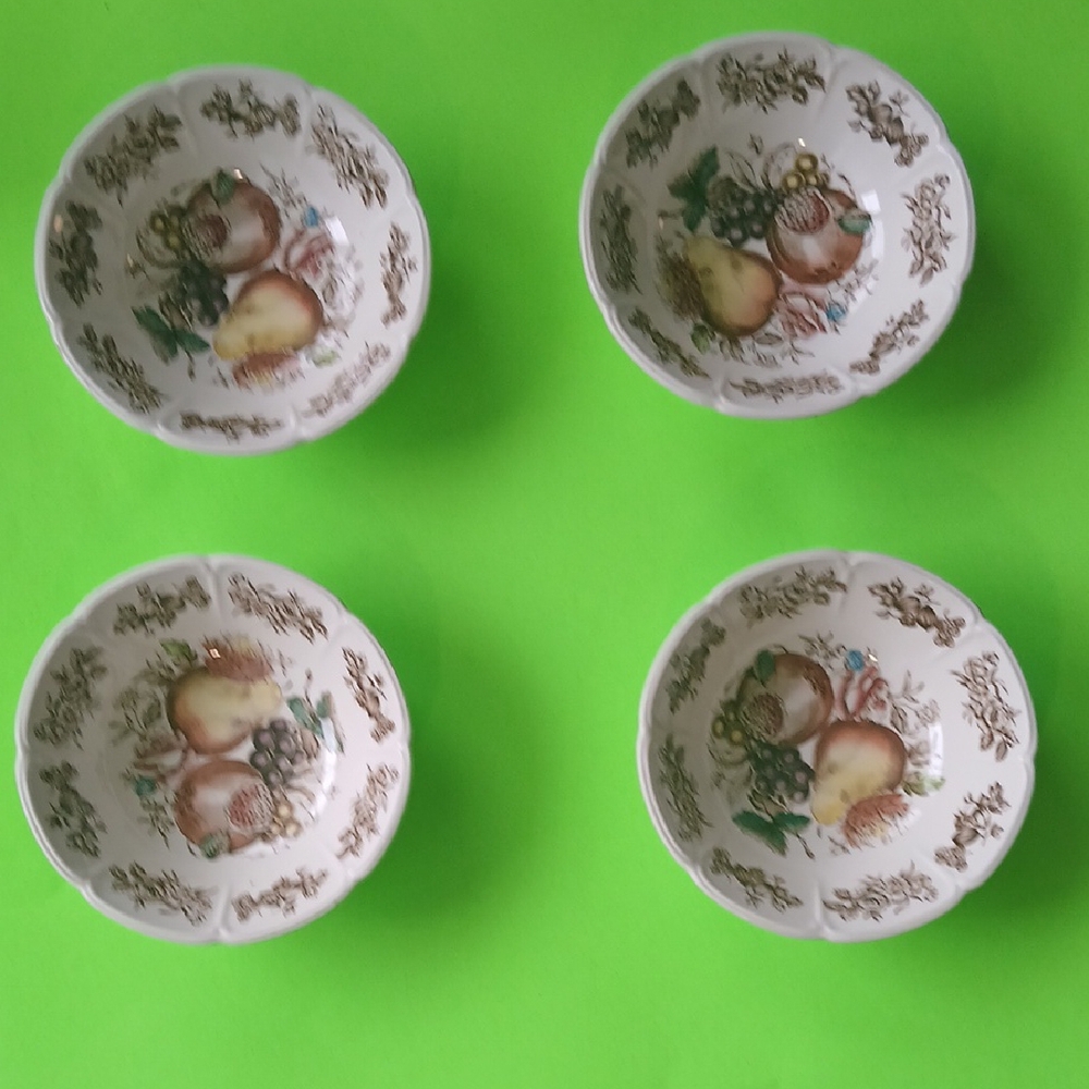 Set of Four Decorative Bowls with Fruit Design